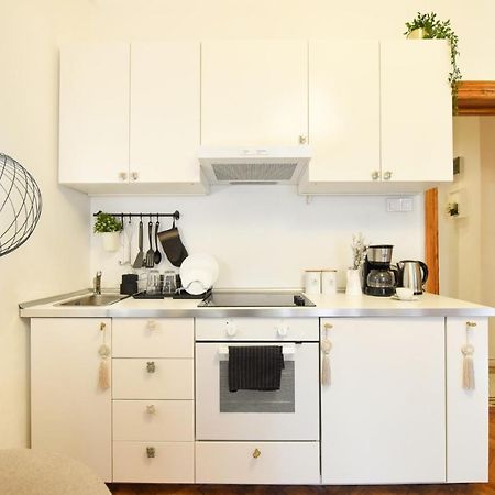 Vintage Elegance, Modern Comfort: 1Br Apartment Overlooking Calea Victoriei Bukarest Exteriör bild
