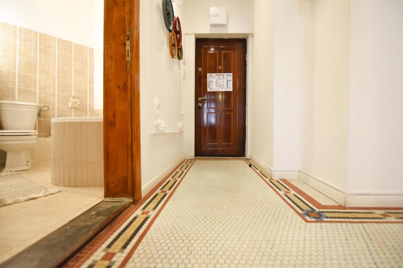 Vintage Elegance, Modern Comfort: 1Br Apartment Overlooking Calea Victoriei Bukarest Exteriör bild