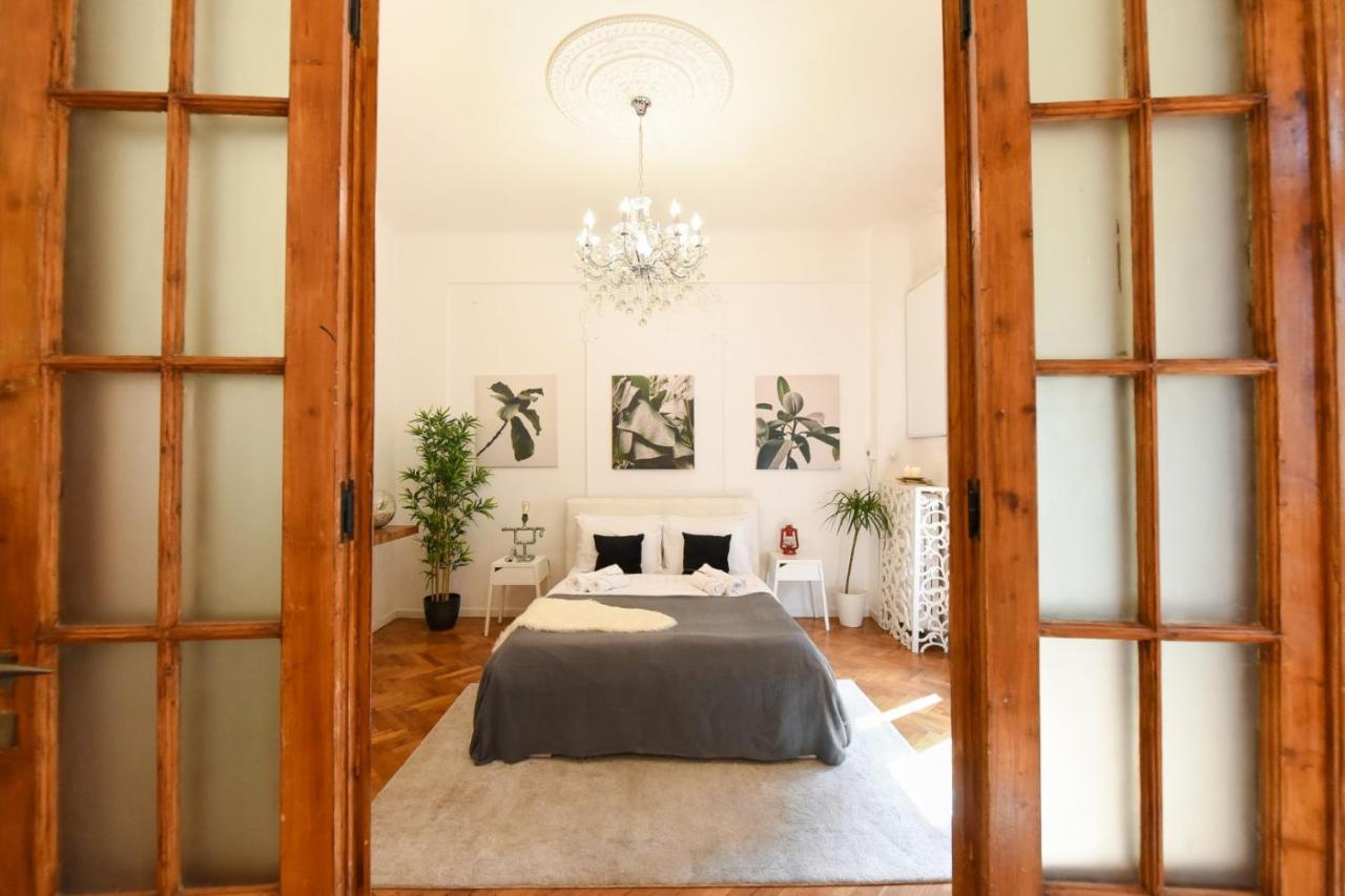 Vintage Elegance, Modern Comfort: 1Br Apartment Overlooking Calea Victoriei Bukarest Exteriör bild