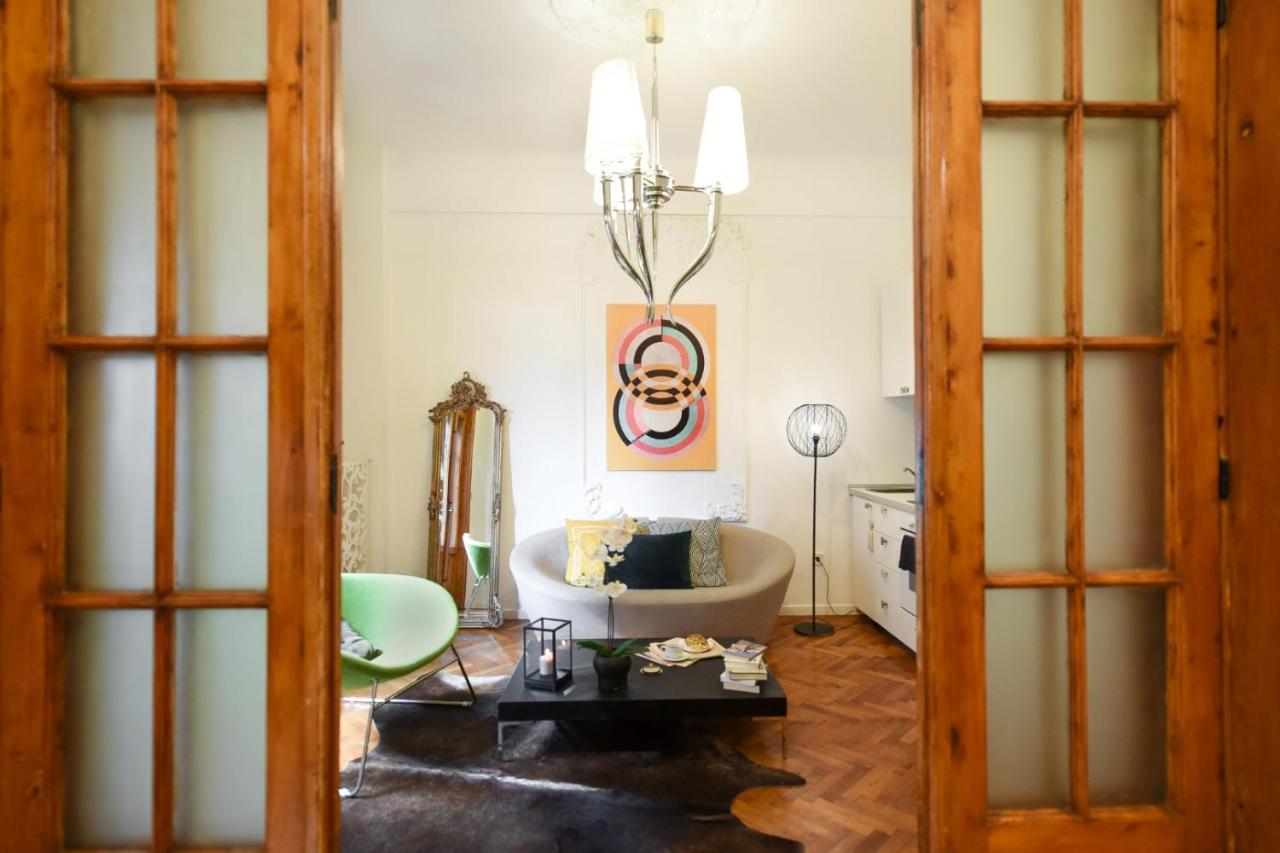 Vintage Elegance, Modern Comfort: 1Br Apartment Overlooking Calea Victoriei Bukarest Exteriör bild