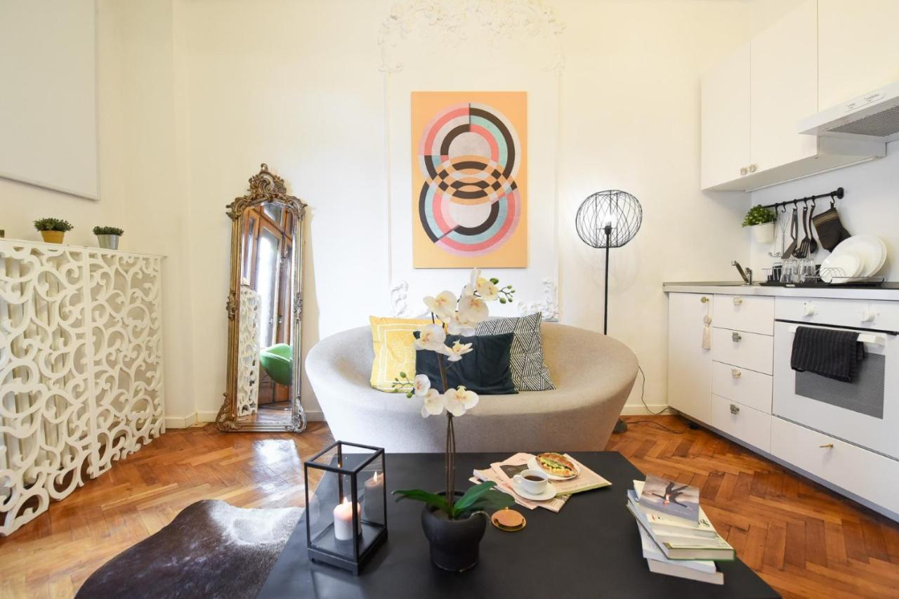 Vintage Elegance, Modern Comfort: 1Br Apartment Overlooking Calea Victoriei Bukarest Exteriör bild