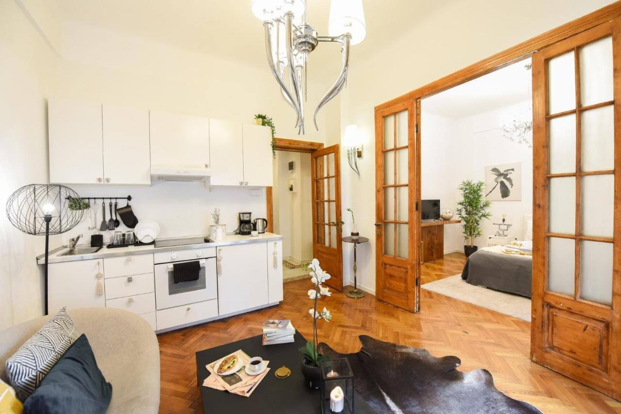 Vintage Elegance, Modern Comfort: 1Br Apartment Overlooking Calea Victoriei Bukarest Exteriör bild
